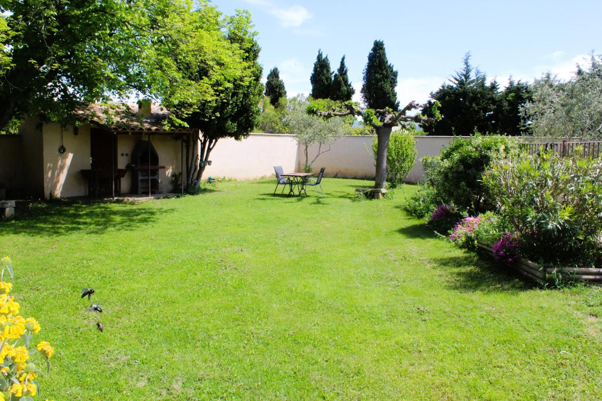 Mas La Gentille ,,, A La Campagne , Beautiful Outdoor , Swimming Pool , Pool House , Nice Green Garden , Bbq ,,, Only For You , Pour Passer Un Sejour Inoubliable Pernes-les-Fontaines Buitenkant foto